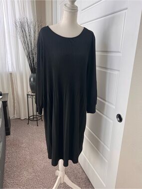 Adrianna Papell Black Long-Sleeve Pleated Midi Dress